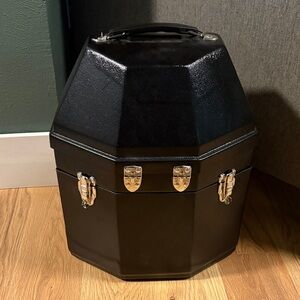 Double English Hat Derby Carrier Can